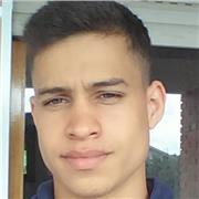 Estudiante de Derecho y Ciencias Políticas de la Universidad Complutense de Madrid, sacaba excelentes notas en Bachillerato tanto en Historia de España como en Contemporánea